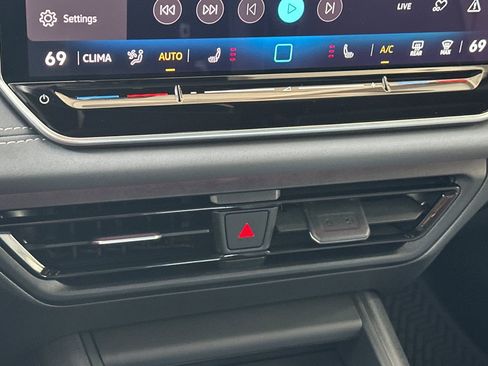 New 2026 Volkswagen Tiguan SE R-Line FWD image 18