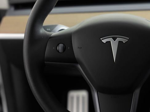 Used 2021 Tesla Model Y Performance AWD/4WD image 32