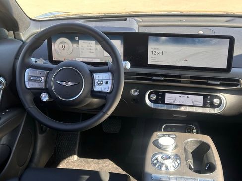 Used 2024 Genesis GV60 RWD image 17