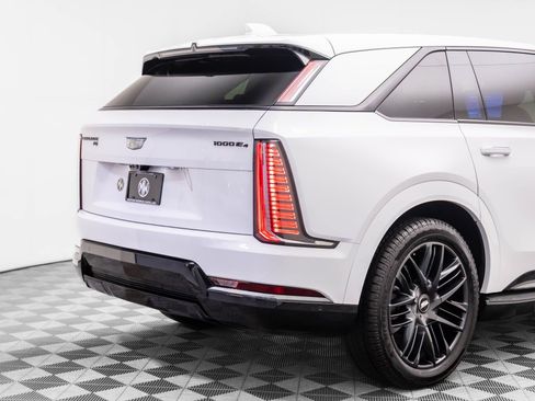 New 2025 Cadillac Escalade IQ Sport 1 w/ LPO, ONYX Package image 36