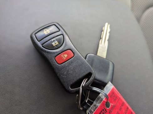Used 2014 Nissan Frontier SV RWD image 26