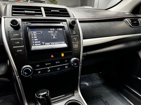 Used 2017 Toyota Camry SE FWD image 25