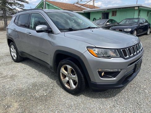 Used 2019 Jeep Compass Latitude w/ Popular Equipment Group AWD/4WD image 4