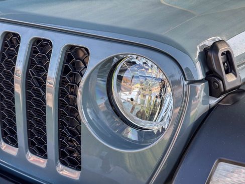 Used 2024 Jeep Wrangler Sport AWD/4WD image 10