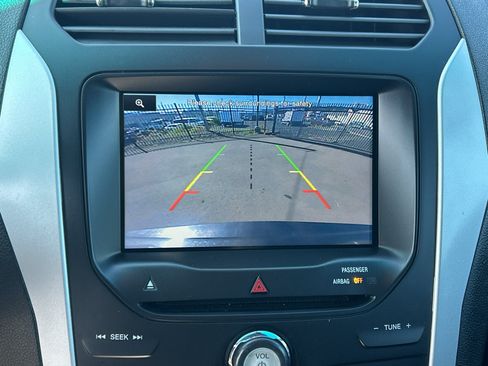 Used 2014 Ford Explorer XLT w/ Equipment Group 201A AWD/4WD image 27