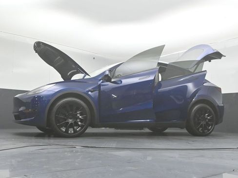 Used 2022 Tesla Model Y Long Range image 48