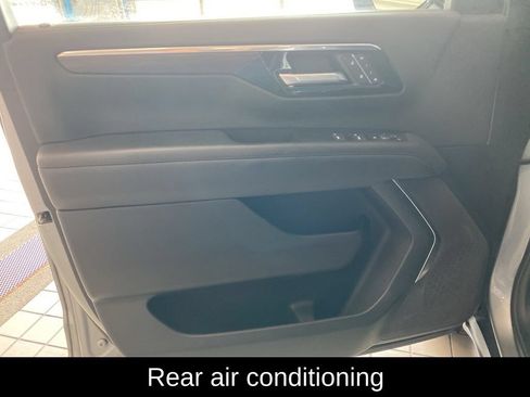 Used 2025 Chevrolet Suburban Z71 AWD/4WD image 10