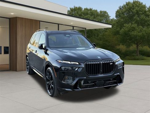 Used 2025 BMW X7 M60i w/ Climate Comfort Package image 6