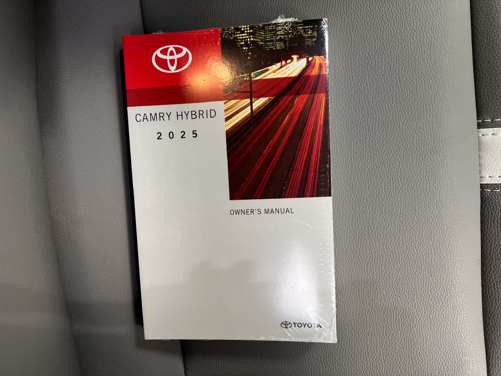 Used 2025 Toyota Camry SE FWD image 31