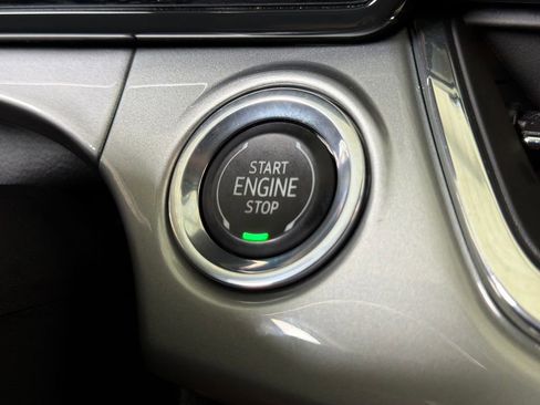 Used 2025 Chevrolet Trax LT w/ LT Convenience Package FWD image 6