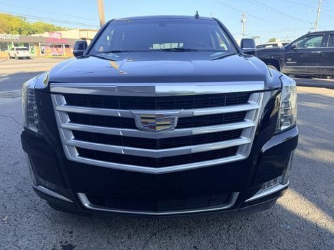 Used 2019 Cadillac Escalade ESV 2WD image 2