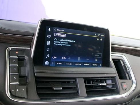 Used 2023 Chevrolet Suburban LT w/ Luxury Package AWD/4WD image 18