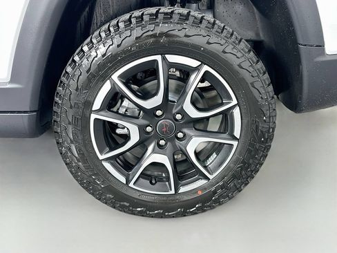 New 2026 Jeep Compass Trailhawk w/ Sun, Sound & Navigation Group AWD/4WD image 17