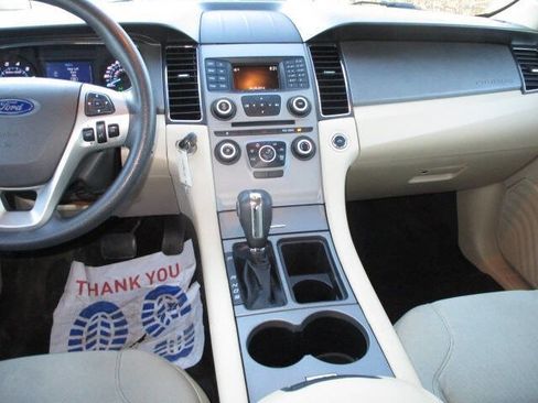 Used 2017 Ford Taurus SE image 33