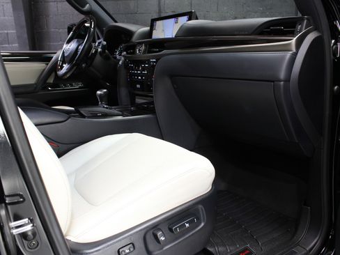 Used 2019 Lexus LX 570 4WD w/ Inspiration Series image 46