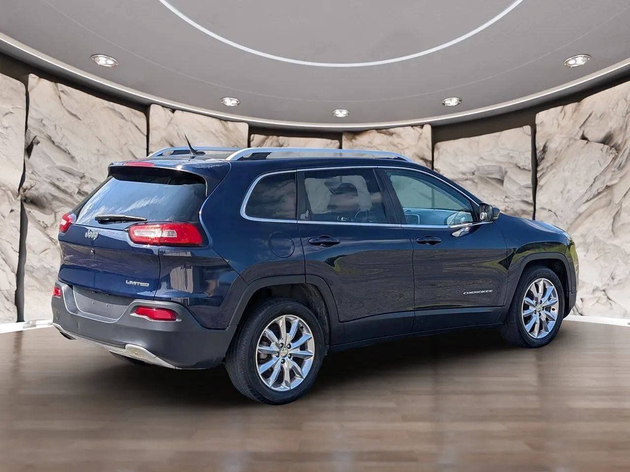 Used 2014 Jeep Cherokee Limited w/ Luxury Group FWD image 11