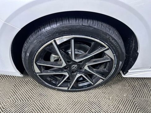 Used 2025 Nissan Sentra SR image 10