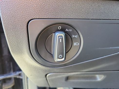 Used 2022 Volkswagen Tiguan SE image 27