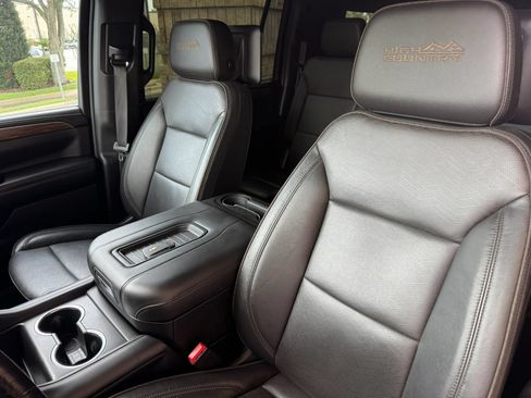 Used 2021 Chevrolet Suburban High Country AWD/4WD image 16