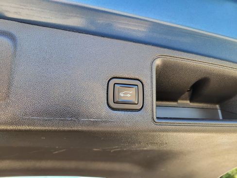 Used 2024 GMC Terrain SLT w/ Elevation Edition FWD image 16