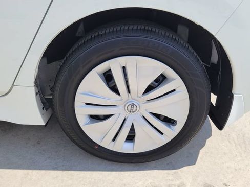 Used 2025 Nissan Leaf S FWD image 13