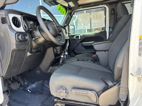 Used 2025 Jeep Wrangler Unlimited Sport AWD/4WD image 11