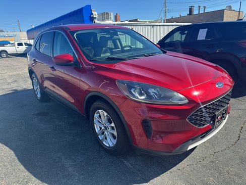 Used 2021 Ford Escape SE image 3