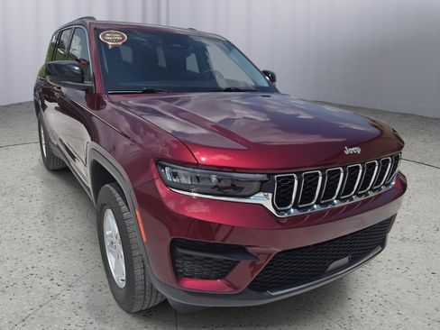 Used 2023 Jeep Grand Cherokee Laredo w/ Luxury Tech Group I AWD/4WD image 8