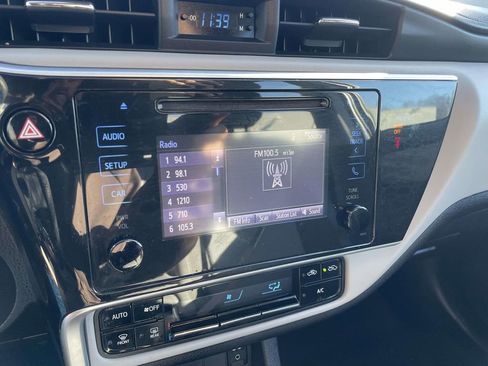 Used 2019 Toyota Corolla LE image 38