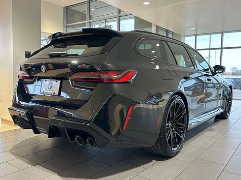 New 2026 BMW M5 Touring image 3
