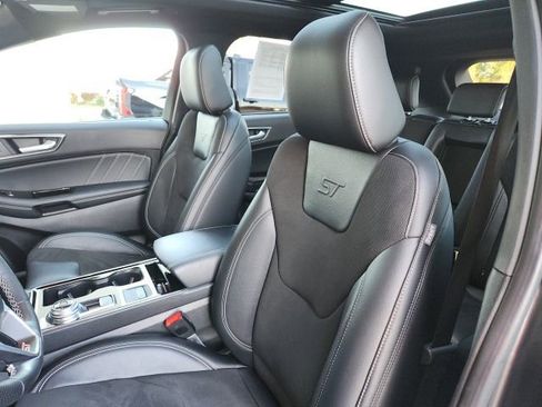 Used 2020 Ford Edge ST image 17