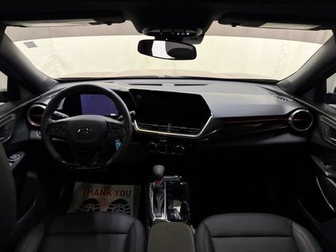 Used 2025 Chevrolet Trax RS w/ Sunroof Package FWD image 23