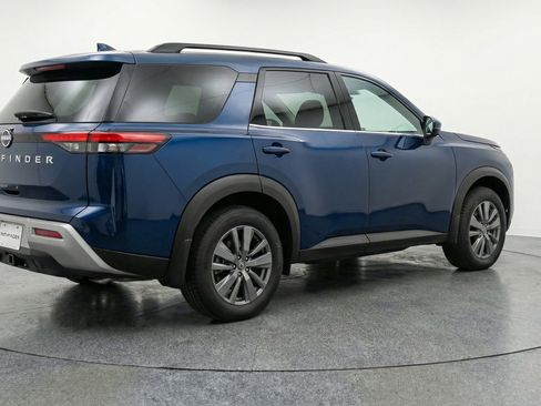 Used 2025 Nissan Pathfinder SV image 9