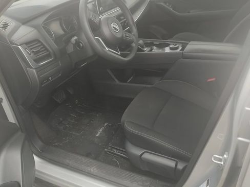 Used 2024 Nissan Rogue S AWD/4WD image 7