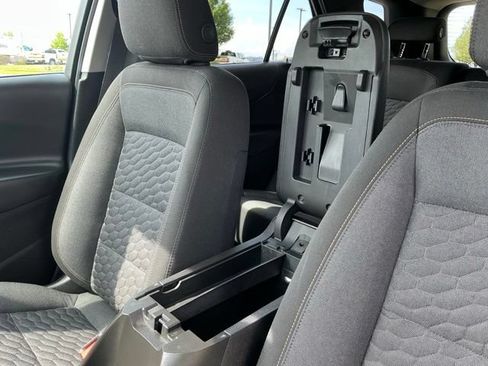 Used 2018 Chevrolet Equinox LT FWD image 31