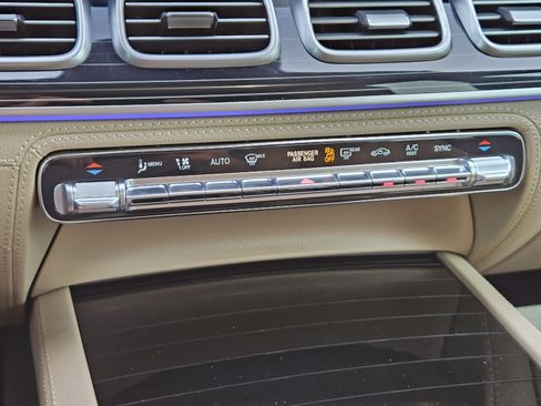 Used 2024 Mercedes-Benz GLS 580 4MATIC image 16