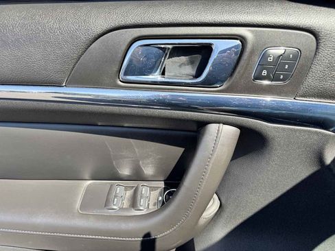 Used 2015 Lincoln MKS FWD image 38