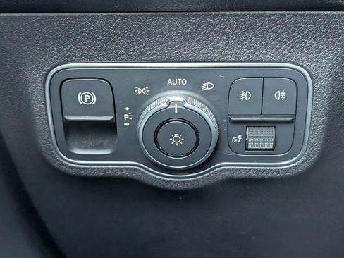 Used 2022 Mercedes-Benz GLB 250 GLB 250 image 26