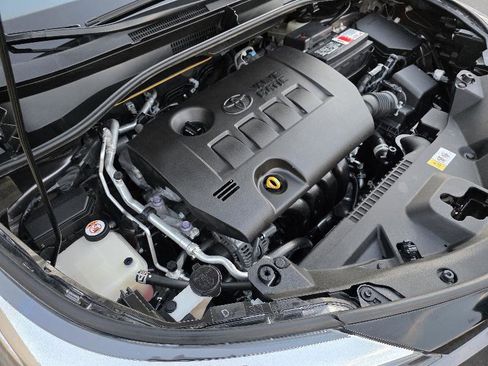 Used 2021 Toyota C-HR XLE image 39