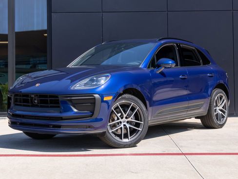 Certified 2025 Porsche Macan image 1