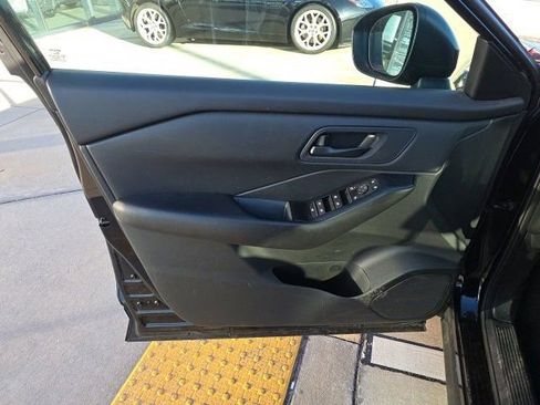 Used 2024 Nissan Rogue S image 12