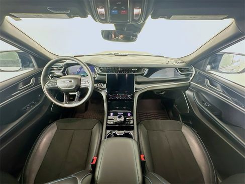 Used 2022 Jeep Grand Cherokee Trailhawk image 10