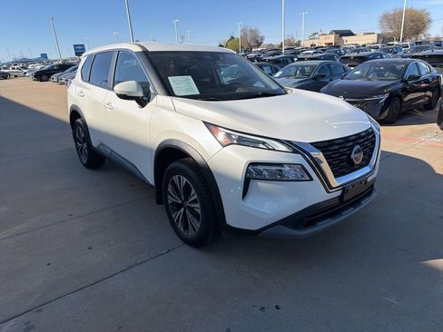 Used 2023 Nissan Rogue SV image 7