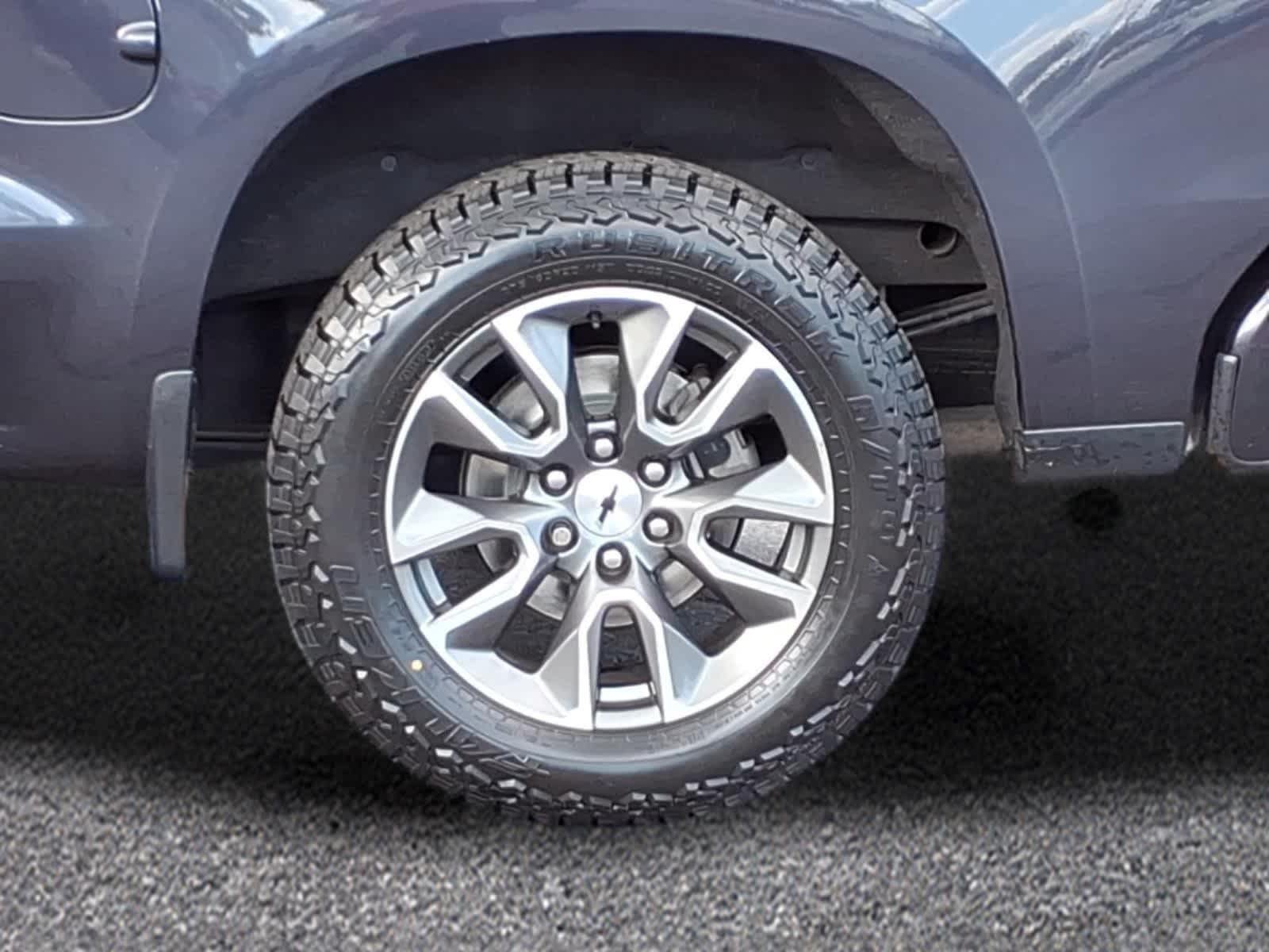 Used 2023 Chevrolet Silverado 1500 RST AWD/4WD image 3