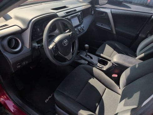 Used 2018 Toyota RAV4 LE FWD image 17