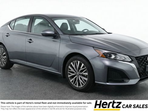 Used 2025 Nissan Altima 2.5 SV FWD image 1
