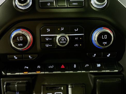 Used 2019 GMC Sierra 1500 SLT w/ Driver Alert Package I image 17