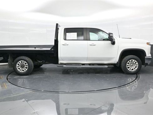 Used 2024 Chevrolet Silverado 2500 LT w/ Convenience Package image 8