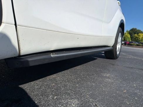 Used 2023 Toyota Highlander L FWD image 11