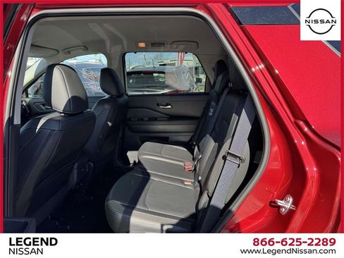 Certified 2024 Nissan Pathfinder SL image 12
